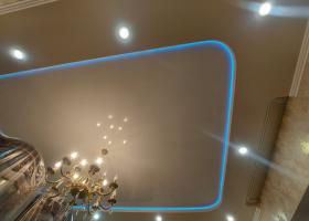 Двухуровневый потолок с подсветкой+ниша АКС maxi