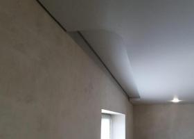 Ниша  под карниз с закруглением  на матовом потолке 6,5 см